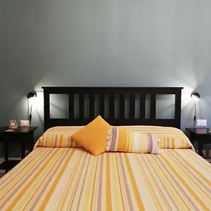 https://the-yellow-house.it-romehotels.com
